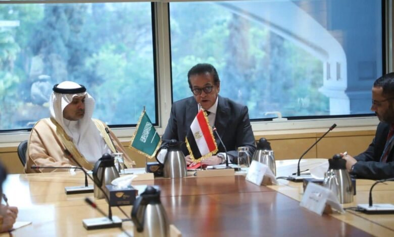 وزير-الصحة -يبحث-مع-وزير-الصحة-السعودي-تعزيز-التعاون-الصحي-المشترك-وتوطين-الصناعات-الدوائية