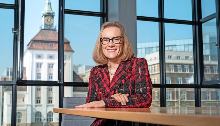 «ميرك»-الألمانية-تستهدف-تحقيق-20.5-مليار-يورو-مبيعات-في-2025-وتتطلع-إلى-إبرام-صفقات-–-سوق-الدواء