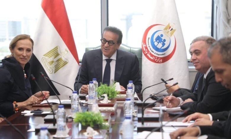 وزير-الصحة-يبحث-مع-«ميدترونيك»-تقدم-ميكنة-منظومة-تغيير-الصمام-الأورطي-بالقسطرة-(tavi)-وتعزيز-المبادرات-الصحية